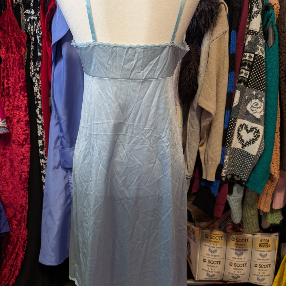 *Sold* Vintage Blue Lace Trim Nightgown - Picture 4 of 5